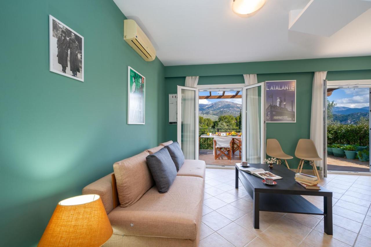 Cinema Themed House In Argostoliヴィラ エクステリア 写真